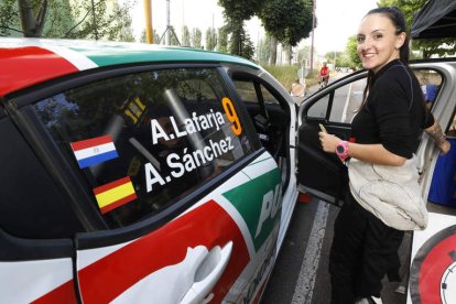 Alba Sánchez compite junto con la uruguaya Andrea Lafarja por el podio en el Reino de León. RAMIRO