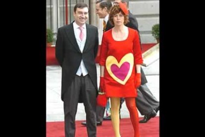 Y representantes de los medios de comunicación como <b>Pedro J. Ramírez</b> y su mujer <b>Agatha Ruiz de la Prada</b>.