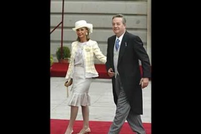 El presidente de La Voz de Galicia,<b> Santiago Rey Fernández-Latorre</b>, y <b>Amparo Navarro Ruiz</b>.