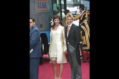 Y el tenista <b>Juan Carlos Ferrero</b> con su acompañante.