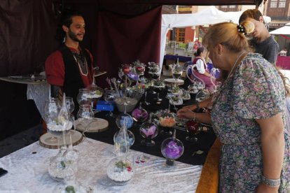 Los puestos estuvieron en la plaza todo el fin de semana. FERNANDO OTERO PERANDONES