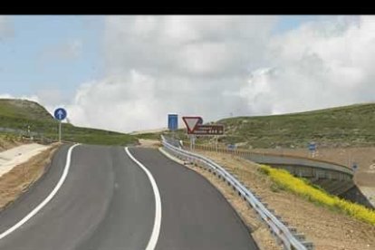 Acceso a la autovía del Camino de Santiago desde Burgos por el viaducto sobre el Arlanzón, de 450 metros de largo.