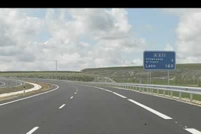 Quedan 160 kilómetros para León, cuando se llevan recorridos seis kilómetros de comodísima doble vía.