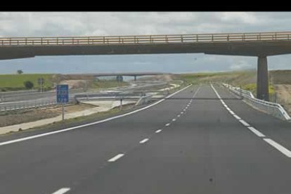 Las estructuras en Palencia ya son un poco menos vistosas que en Burgos, tónica habitual en casi todo el resto de autovía para los pasos elevados.