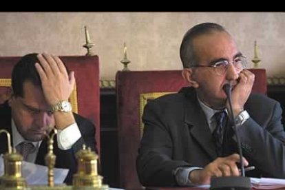 Amilivia se vió obligado a firma un pacto de gobernabilidad con la UPL, en la imagen José María Rodríguez de Francisco, en esta última legislatura.