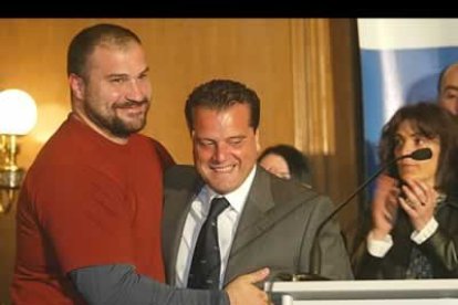 Una de las principales bazas de Mario Amilivia en estas elecciones ha sido la incorporación del campeón del mundo de lanzamiento de peso, Manuel Martínez, a las listas del PP.