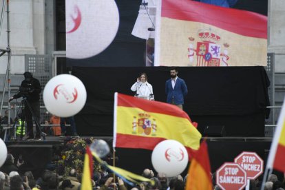 Dos representantes de las plataformas convocantes, Júlia Calvet y Nacho Trillo. EFE / VÍCTOR LERENA