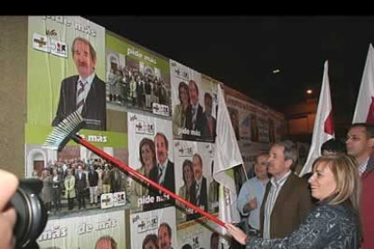 Ángel Escuredo, candidato del MASS-UPL, con Fátima López Placer