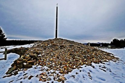 La Cruz de Ferro, un hito del Camino de Santiago. DL