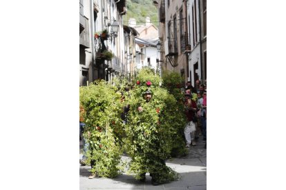 Festa dos Maios en Villafranca del Bierzo. L. DE LA MATA