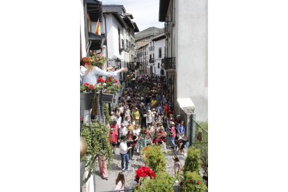 Festa dos Maios en Villafranca del Bierzo. L. DE LA MATA