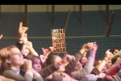 Una  de las admiradoras del líder de la banda le hizo llegar de esta forma un curioso mensaje.