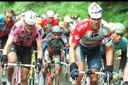 Con él y con los profesionales que le acompañaron durante su carrera, Banesto vivió su época más gloriosa, ganando cinco veces el Tour y dos el Giro de Italia.