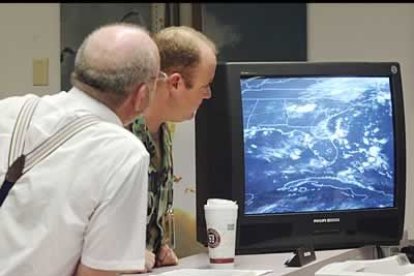 El primer intento de aterrizaje fue cancelado por la Nasa debido al mal tiempo en la costa de Florida.