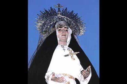 Rostro de dolor, expresion propia de una madre en momentos de pasion. Esta talla es procesionada por la cofradia de la Verta Cruz en la tarde del jueves.
