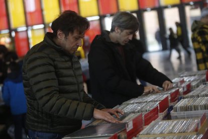El mercadillo ‘vintage’ y de discos estará toda la semana. FERNANDO OTERO
