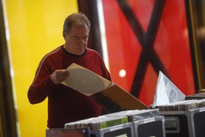 El mercadillo ‘vintage’ y de discos estará toda la semana. FERNANDO OTERO