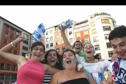 Ha pasado más de un lustro desde que la Deportiva protagonizara el último ascenso de categoría. Entonces fue a Segunda División B tras imponerse al Titánico de Laviana en Fuentesnuevas. Entonces hubo una gran celebración pero lo de ayer no tiene parangón porque supone el mayor hito de la historia para un club que busca el centenario. Algunos pidieron incluso un nuevo ascenso el año próximo, esta vez a Primera.