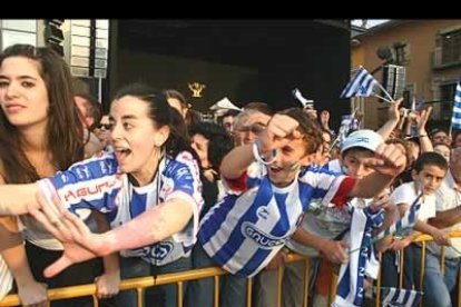 El marketing y el vending de productos de la Deportiva es un campo «florentiniano» en el que inexcusablemente se debe profundizar para obtener más ingresos. Hasta hace unas semanas ni siquiera existía una tienda del club para poder aplacar la euforia compradora del aficionado.