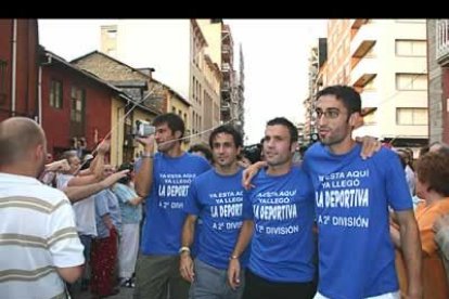 Pavone no perdió detalle con su cámara, junto a Brasi, Diego y Rubén.