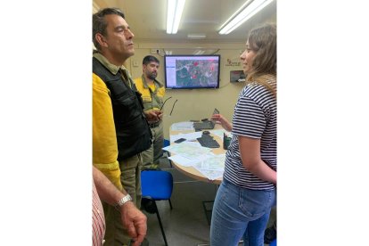La delegada territorial de la Junta, Ester Muñoz, en el incendio de nivel 2 de Boca de Huérgano