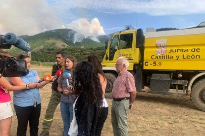 La delegada territorial de la Junta, Ester Muñoz, en el incendio de nivel 2 de Boca de Huérgano