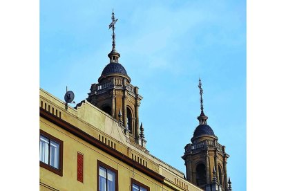 Las torres de la iglesia de Renueva. JESÚS F. SALVADORES