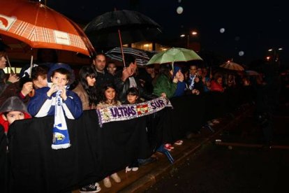 El ambiente que se vivía en los momentos previos a la llegada del Real Madrid al Toralín | Norberto