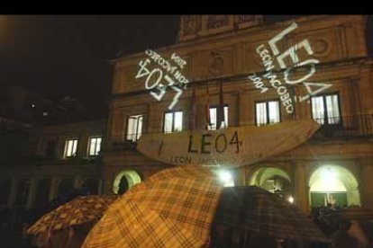 Durante todo el año, León ha organizado diversos años para celebrar el Año Jacobeo 2004, que ha traído a la provincia 40.000 de los 160.000 peregrinos que llegaron a Santiago de Compostela.