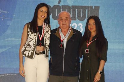 Marianín se subió a lo alto del podio. Raquel Suárez fue plata y Bárbara Álvarez, bronce.   RAMIRO