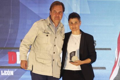 Miriam Marcos, premio en lucha leonesa. RAMIRO