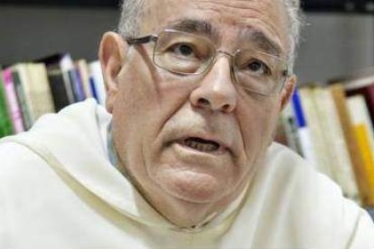 Benito Gallego. Nació en Castrillo de los Polvazares hace 82 años. Ejerce como exorcista en Cataluña, nombrado por la Archidiócesis de Barcelona. DL