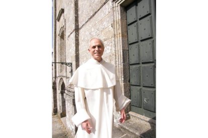 Fray José María García Trapiello. Capellán del monasterio de Belvís, José María García Trapiello, hermano de una saga de escritores, es exorcista en Santiago de Compostela. DL