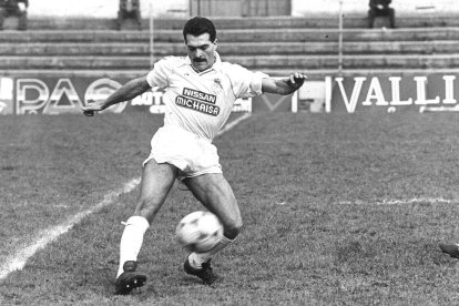 El mítico jugador de la Cultural Máiquez jugó muchos partidos en el demolido Antonio Amilivia. ARCHIVO DIARIO DE LEÓN