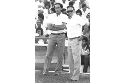 La leyenda del Real Madrid Pirri junto a Luis Molowny en el viejo Amilivia. ARCHIVO DIARIO DE LEÓN