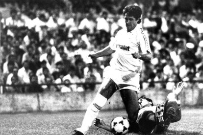 Chendo, el actual delegado del Real Madrid, durante su etapa como lateral derecho del equipo merengue. ARCHIVO DIARIO DE LEÓN