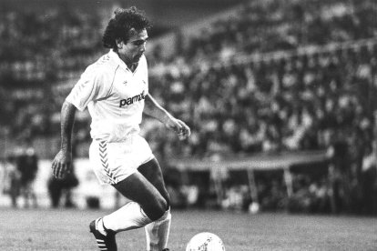 Hugo Sánchez en pretemporada con el Real Madrid en el demolido viejo Amilivia. ARCHIVO DIARIO DE LEÓN