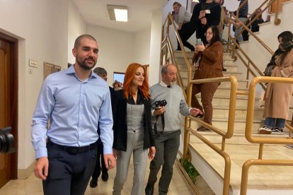 La visita de los astronautas leoneses ha revolucionado El Albéitar. RAMIRO