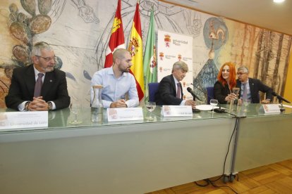 Otra instantánea de la rueda de prensa. RAMIRO.
