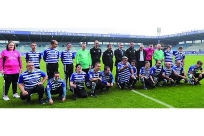 Formación de la SD Ponferradina que tomará parte en el torneo de fútbol inclusivo. L. DE LA MATA