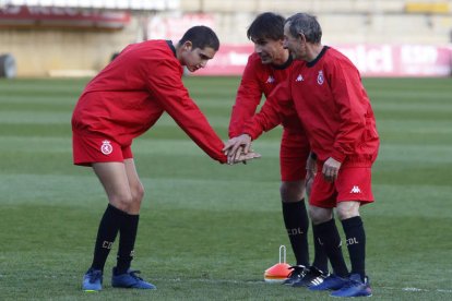 Carlos Perona, en el centro de la imagen, durante un momento del entrenamiento en el Reino. RAMIRO