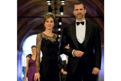 Los príncipes Felipe y Letizia. ROBIN UTRECHT / POOL | EFE