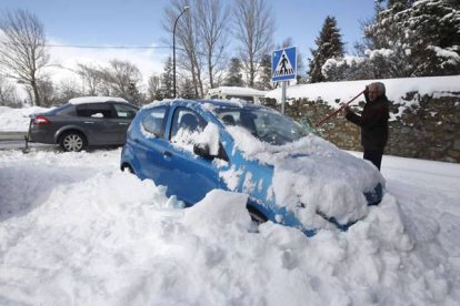 Muchos conductores tuvieron que desenterrar sus coches | Jesús F. Salvadores