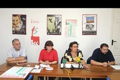 Entre sus muchos cargos dentro de la coalición, Ivette (segunda a la derecha) ostenta el de coordinadora Local de IU en León, puesto que ocupa desde hace dos años.