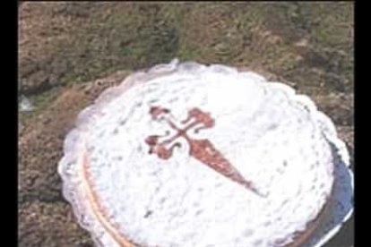 Los más glotones pueden escoger llevarse de recuerdo una Tarta de Santiago hecha a base de almendras.