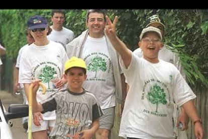 El alcalde, siempre solidario con los problemas mediambientales del planeta, participó en la marcha del Dia sin Coche celebrada a nivel nacional.