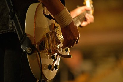 Plano detalle de una de las guitarras. DANIEL PISABARRO