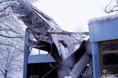 El palacio de hielo de Bad Reichenhall es una construcción de los años 70 y un grupo de expertos estaba estudiando si convenía renovarlo o era mejor derribarlo.