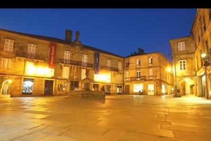 En la Praza do Toural encontramos otro magnífico y emblemático edificio compostelano: el Pazo de Bendaña, al que acompaña la Fundación Granell.