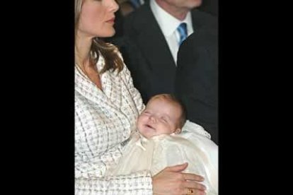 A la Infanta Leonor también se la ha visto sonreir en sueños.